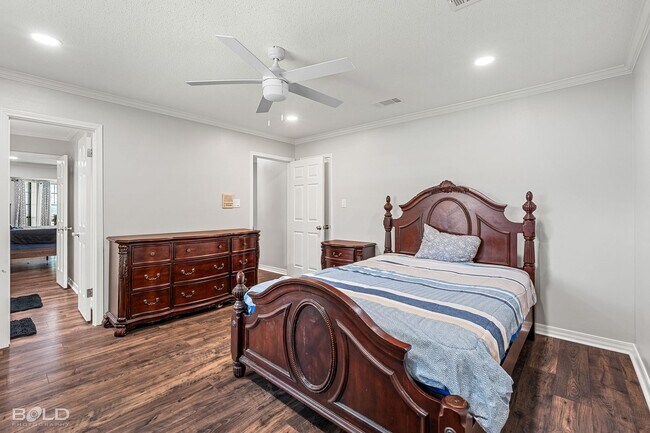 Building Photo - 4 Bedroom 3.5 bath in Greenacres