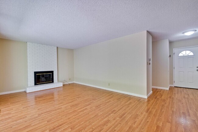Building Photo - 1341-1343 Kingfisher Way