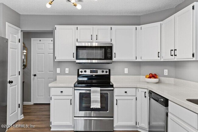 Building Photo - 1585 Crabapple Cove Ct N