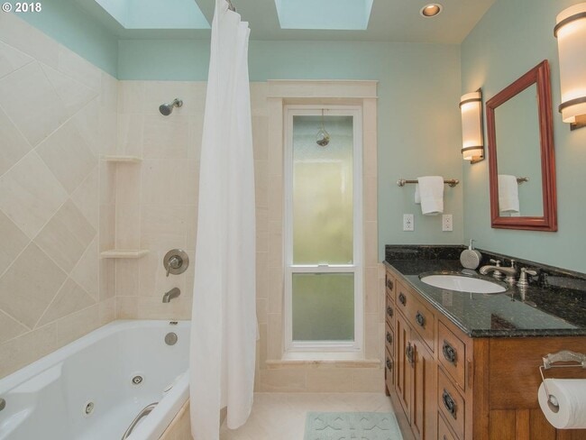 Building Photo - 6400 SW Vermont St