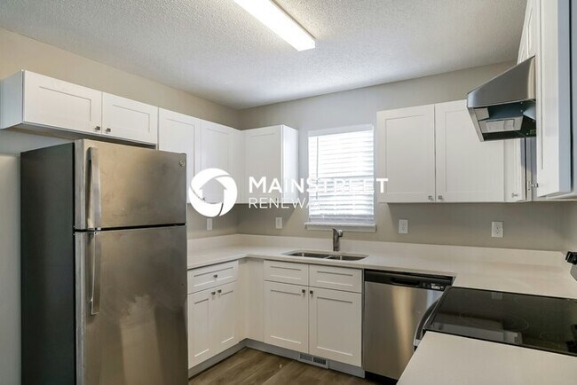 Building Photo - 3 Bedroom Pet-Friendly Home in RALEIGH, NC with Main Street Renewal