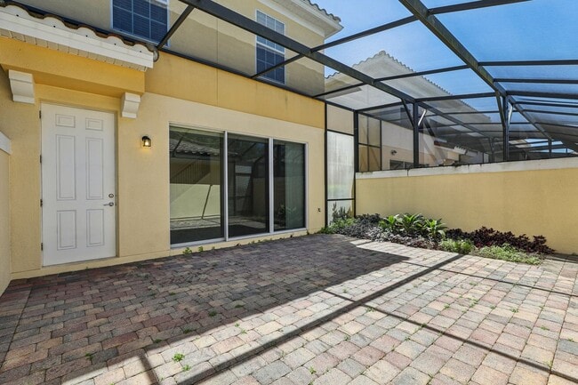 Building Photo - Gorgeous 3/3 Townhouse in VillageWalk of L...