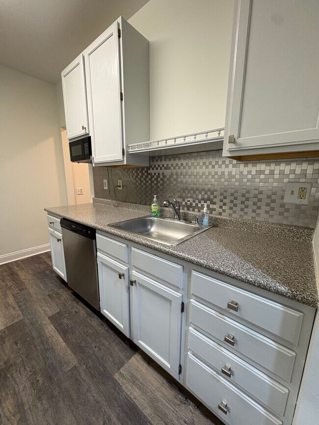 Building Photo - 2702 Waters Edge Dr