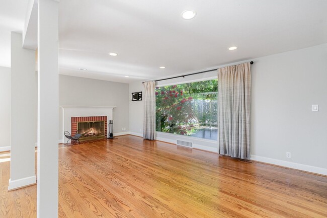 Building Photo - 5Bd/2.5Ba Seattle House