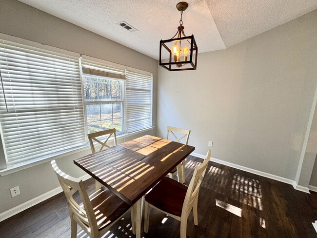 Building Photo - The perfect 3 bed, 2 bath home located in Easley