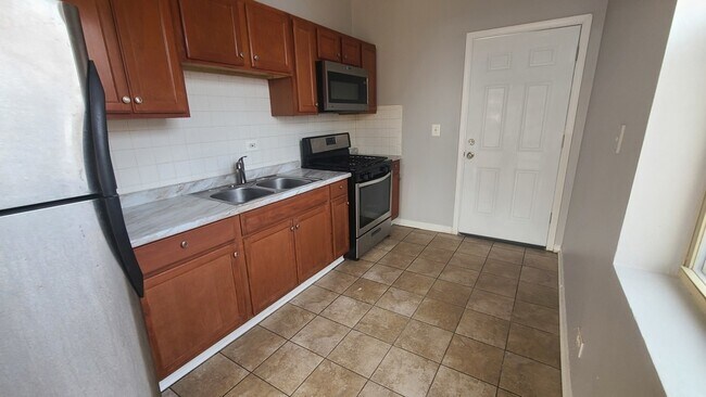 Building Photo - 1407 E 69th Pl