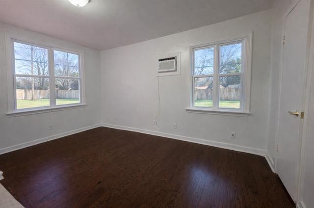 Building Photo - 1716 N Ridgewood Dr