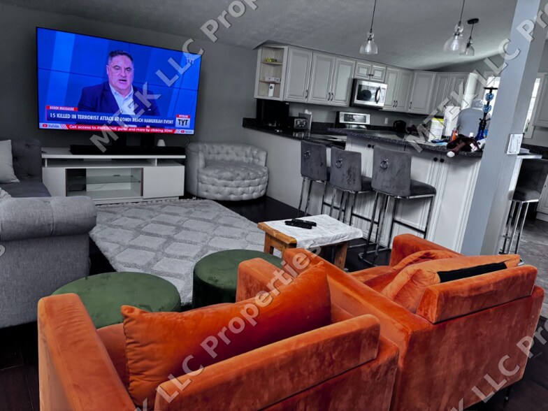 Building Photo - 8 Pinehurst Ct