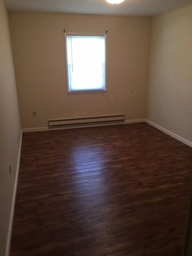 Building Photo - Bolivar MO 1 Bed, 1 Bath Apartment