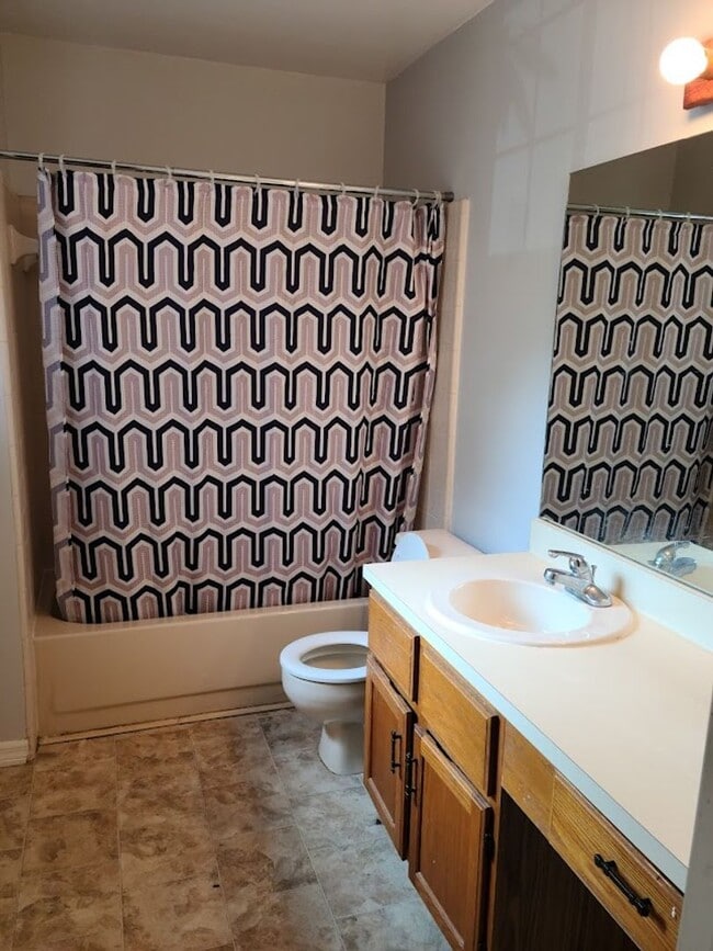 Building Photo - Spacious 3/2 condo in Rockwood Villas