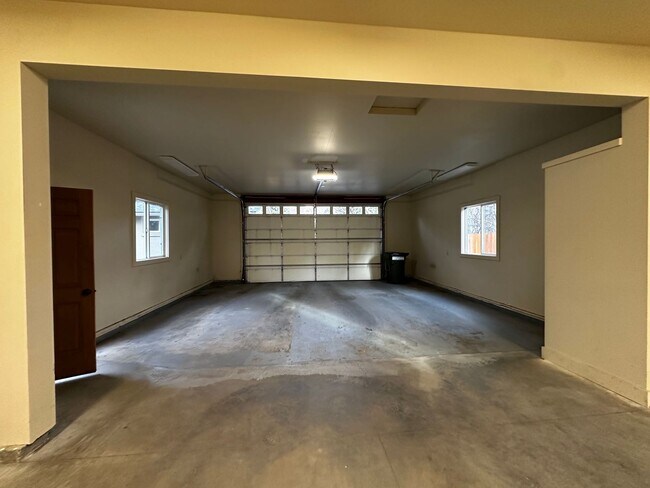 Building Photo - 4 Bed, 3 Bath Home in Hailey, Idaho with Beautiful Mountain Views