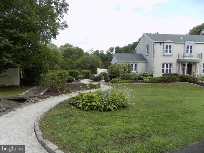 Building Photo - 313 Glenville Rd