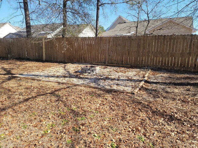 Building Photo - NEW LISTING- 3 bd/ 2 ba located MINUTES from Fort Bragg! Quiet Neighborhood!
