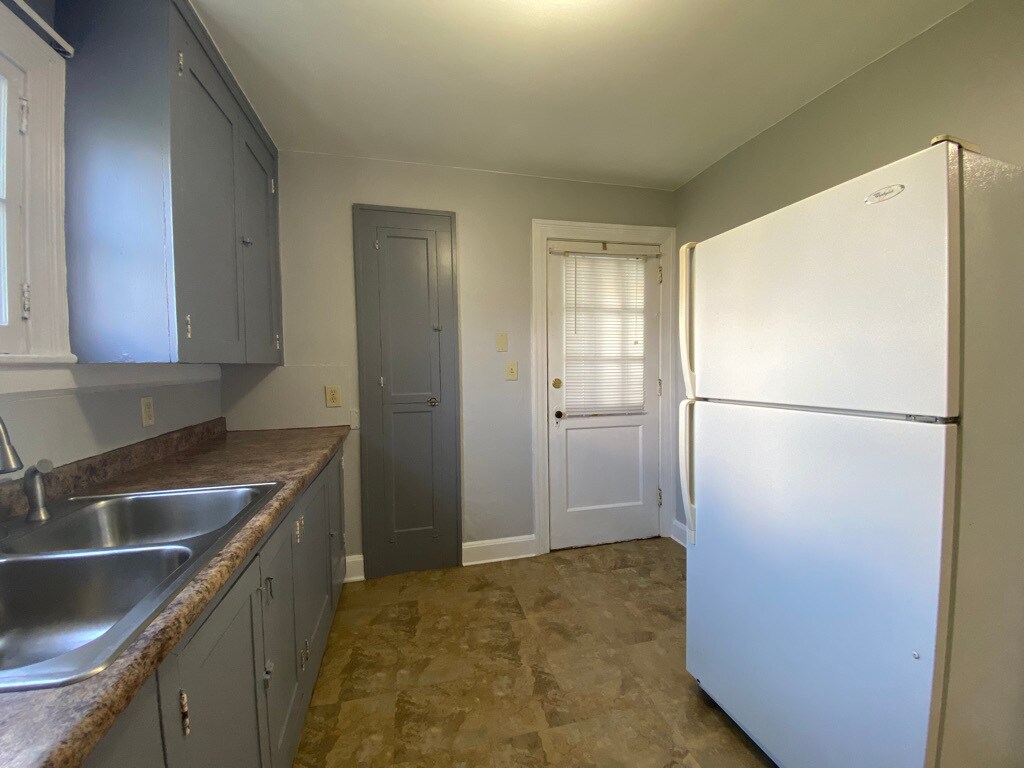 Kitchen - 121 S High St