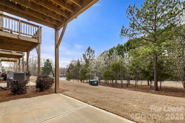 Building Photo - 6985 Waterstone Dr