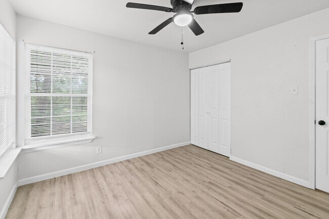 Building Photo - 3038 Weir Ave