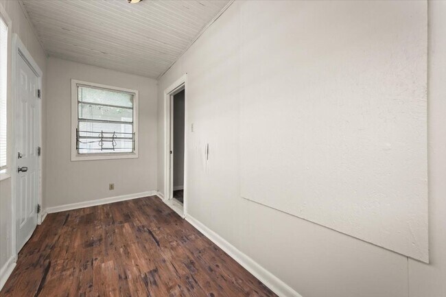 Building Photo - 1066 W 13th St