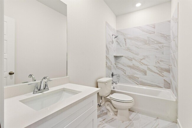 Building Photo - 6643 Escondido Dr