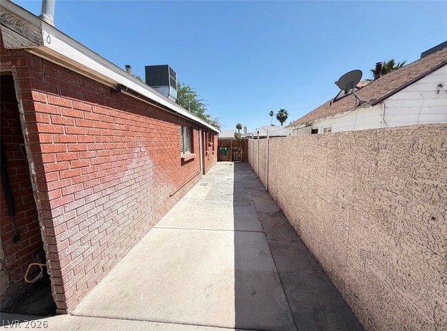 Building Photo - 1311 Griffith Ave