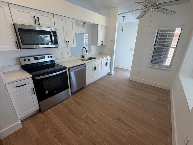 Building Photo - 4352 Sandhurst Dr