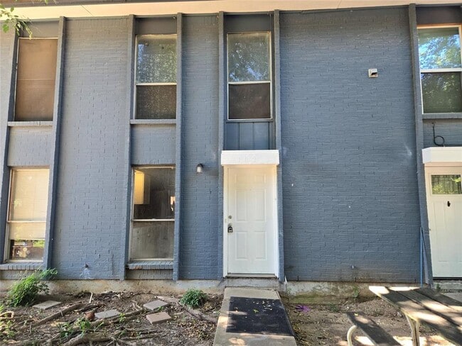 Primary Photo - 3824 Southway Dr