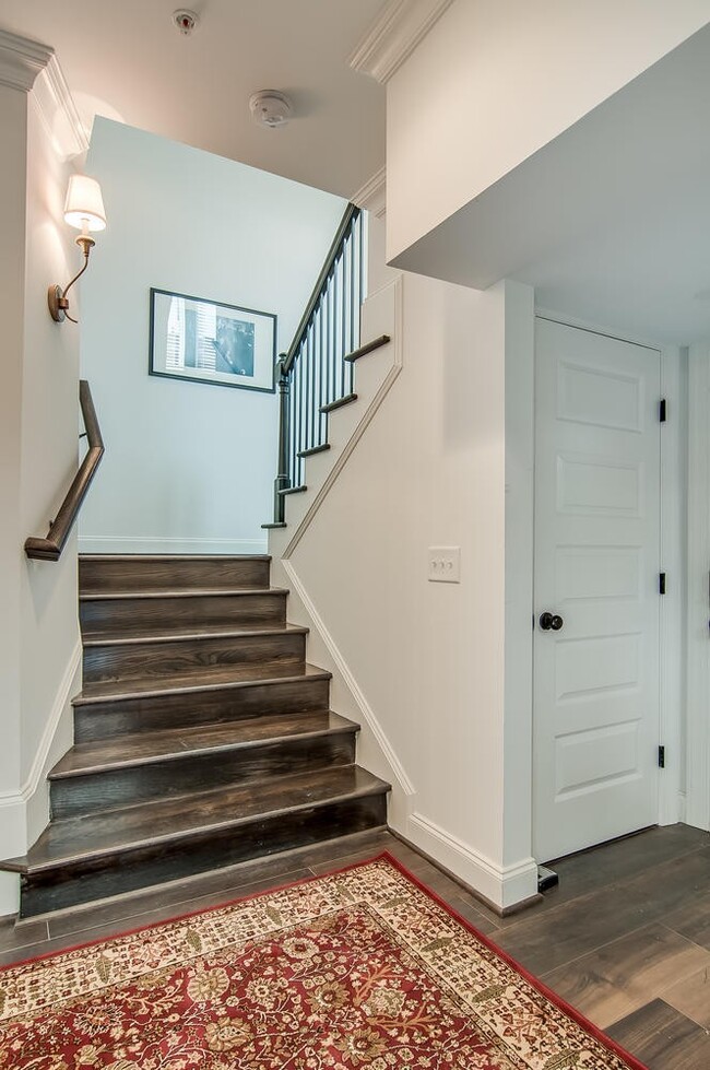 Entry Foyer - 2123 Acklen Ave