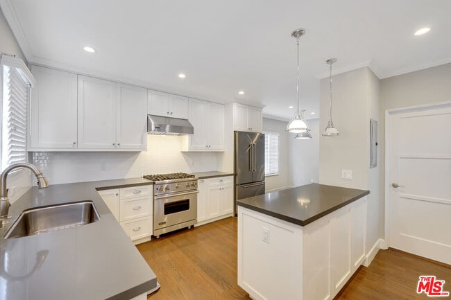 Building Photo - 234 S Spalding Dr