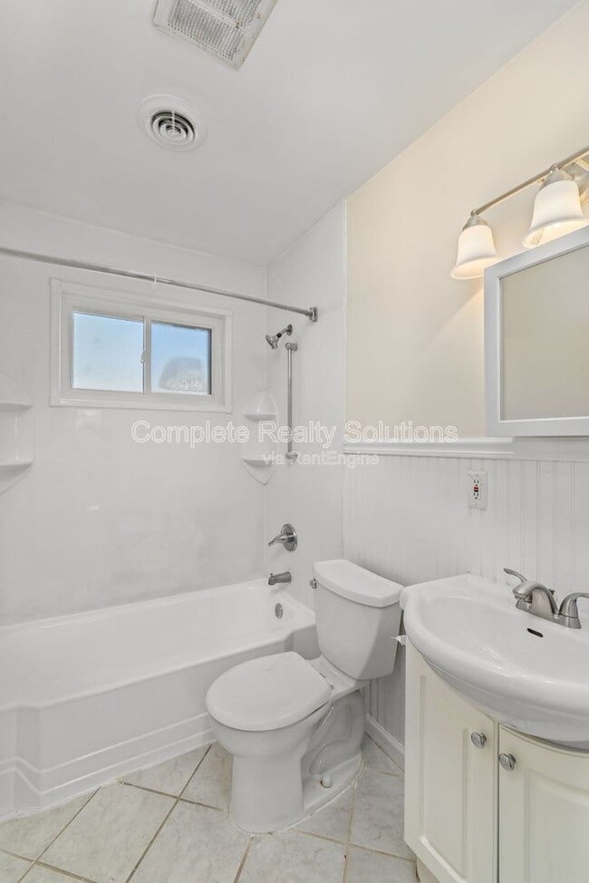 Building Photo - 1405 Flicker Dr