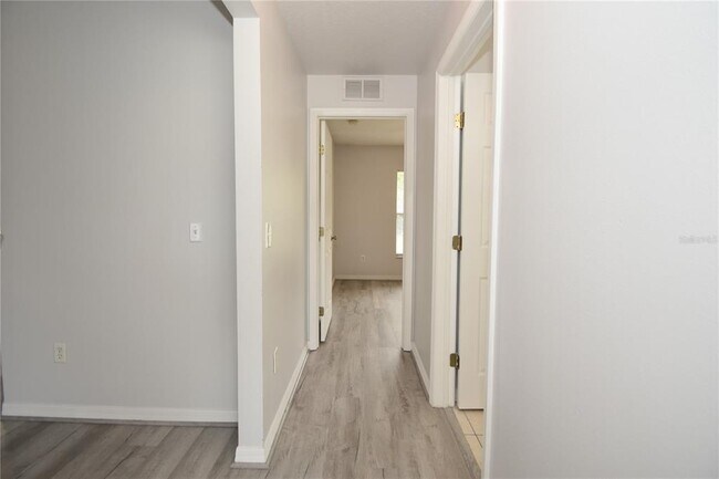 Building Photo - 6 Rosedale Pl