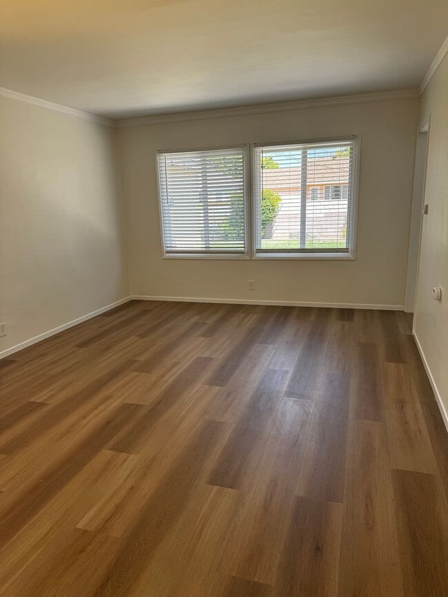 Building Photo - Remodelled 2 Bed 1 Bath Home with Garage a...