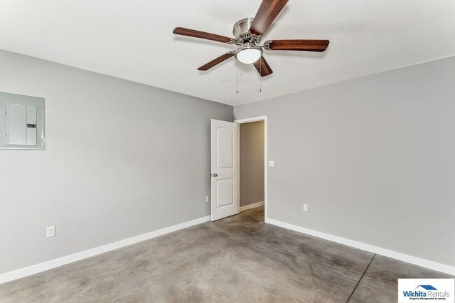 Building Photo - Westside duplex - 3 Bedroom 2 Bathroom  **...