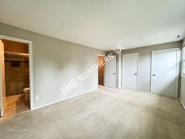 Building Photo - 566 Windover Ave NW