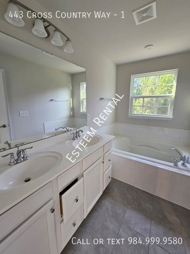 Building Photo - 443 Cross Country Way