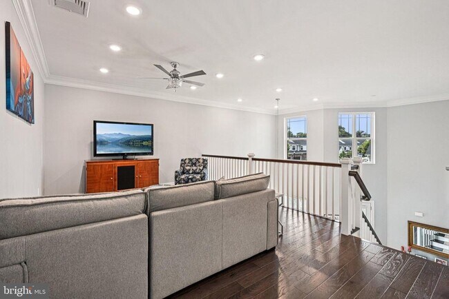 Building Photo - 42 Dogleg Ln