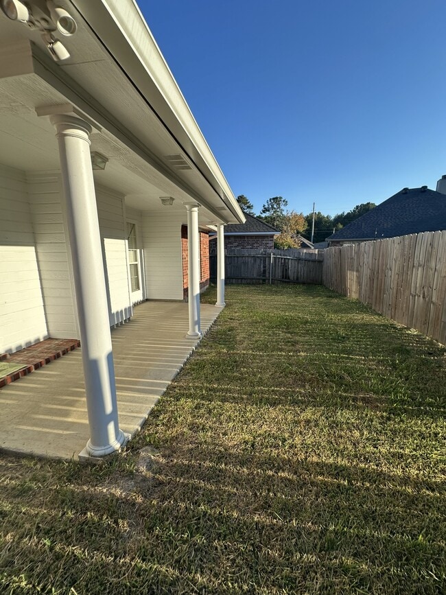 Building Photo - 9514 Rose Hollow Ln