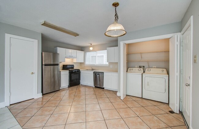 Building Photo - 15850 E Park Ct