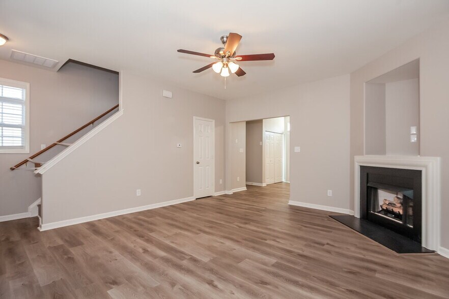 Building Photo - 2642 Oasis Ln