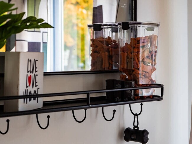 Building Photo - 2804 6th St