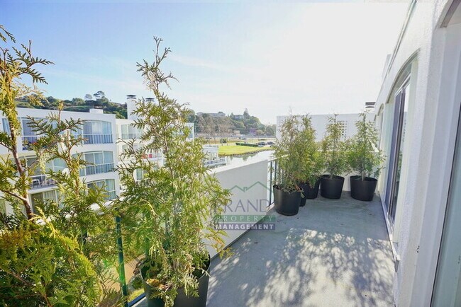 Building Photo - 2335 Shelter Bay Ave