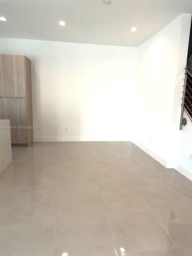 Building Photo - 1438 SW 23rd St