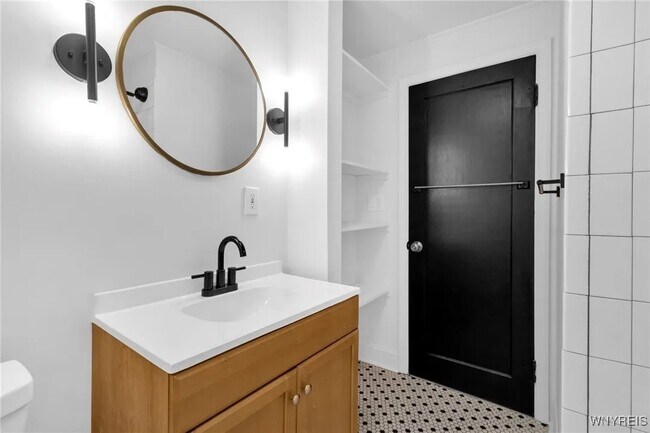 Building Photo - Callodine- 2 unit