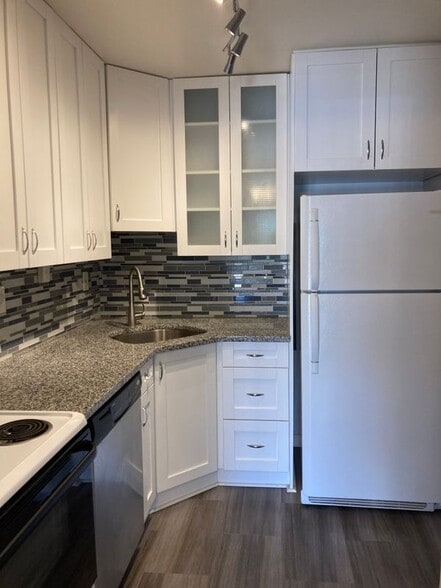 Building Photo - 10260 Ridgeline Dr