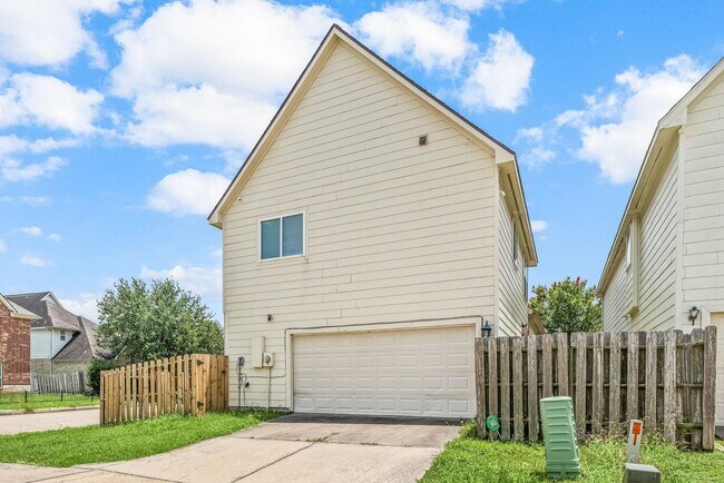 Building Photo - 7559 Autumn Sun Dr