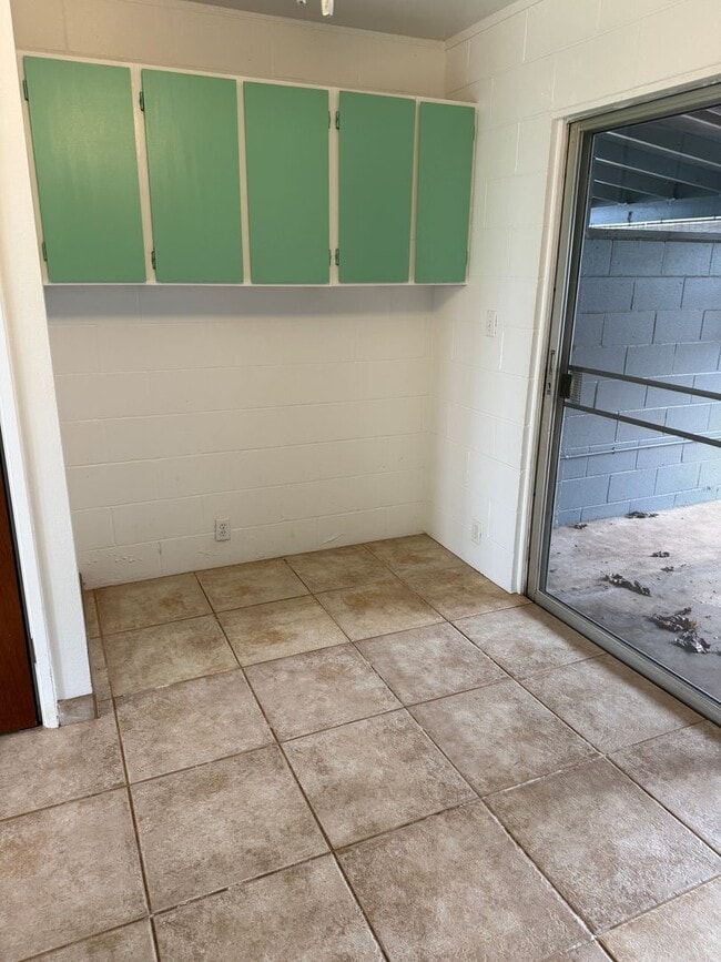 Building Photo - Ewa Beach Townhouse