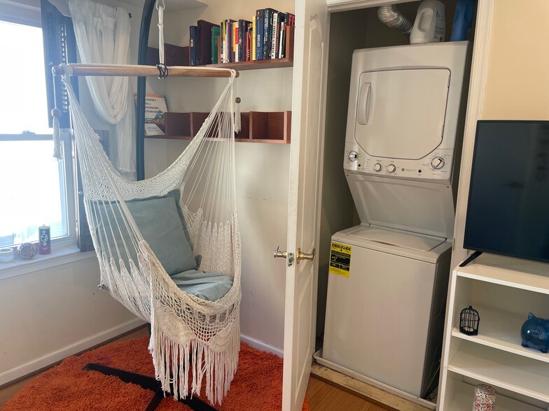 In-unit washer and dryer - 94 Webster St NE