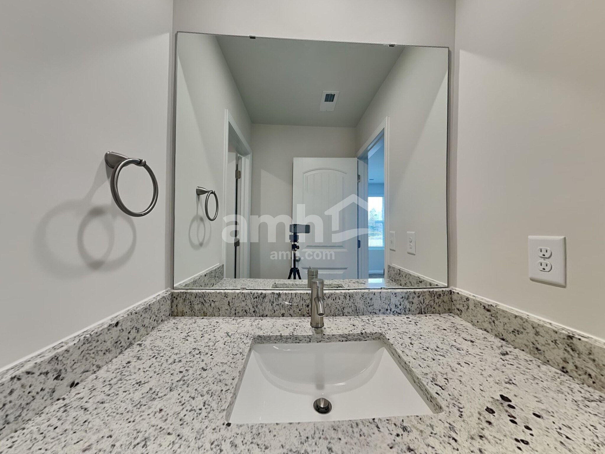 Building Photo - 3232 Emberly Dr