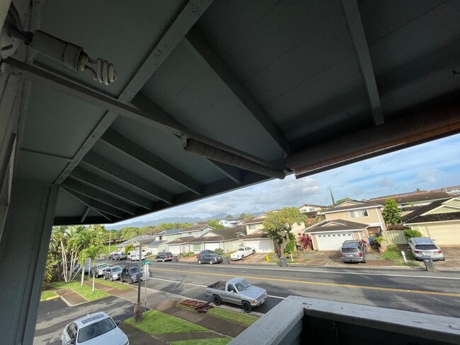 Building Photo - Spacious 2 Bedroom Townhouse w/ Parking in...