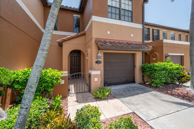 Building Photo - Beachside Townhome in Gated Community