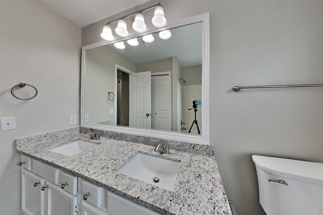 Building Photo - 10118 Prospect Hill Dr
