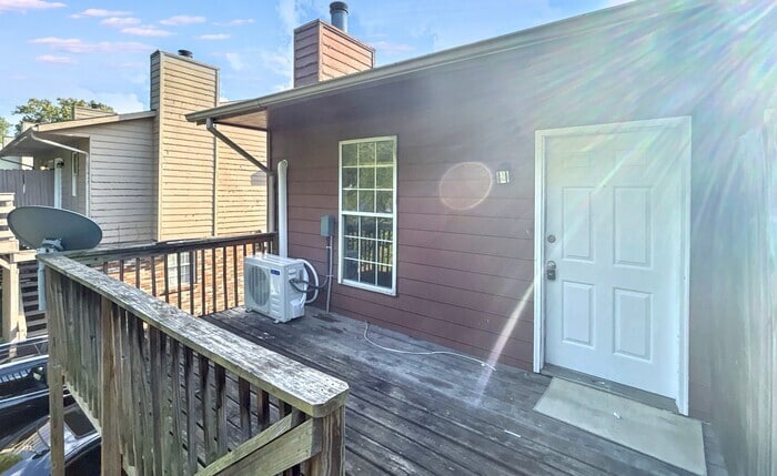 Building Photo - 5118 Linbar Dr